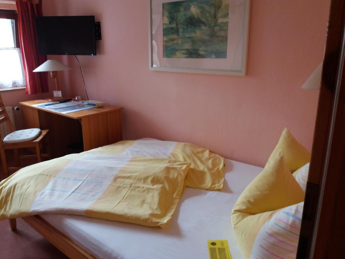 Hotel Garni & Oma'S Heuhotel 'Pension Zur Galerie' 바르비 외부 사진