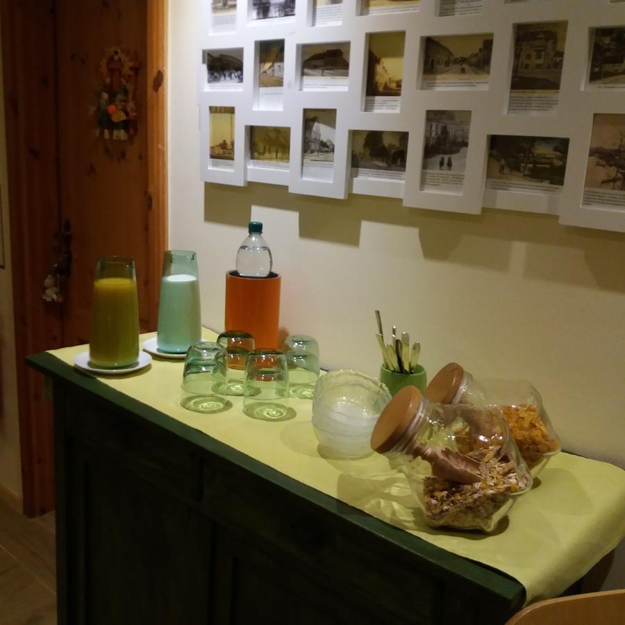 Hotel Garni & Oma'S Heuhotel 'Pension Zur Galerie' 바르비 외부 사진