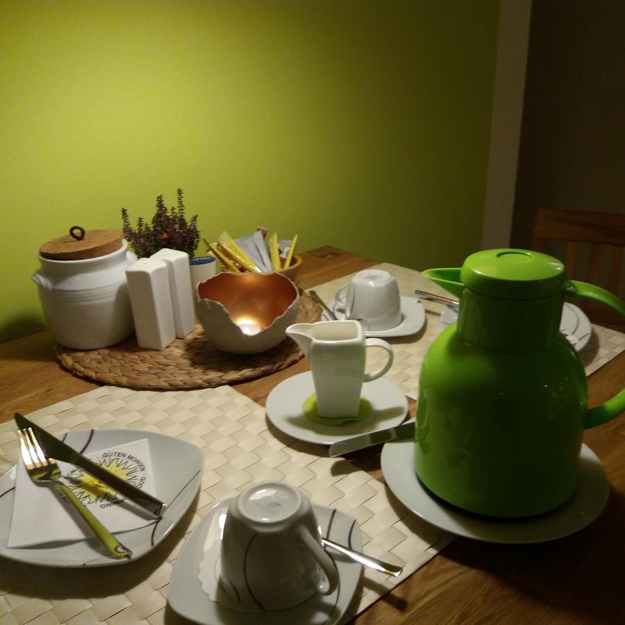 Hotel Garni & Oma'S Heuhotel 'Pension Zur Galerie' 바르비 외부 사진