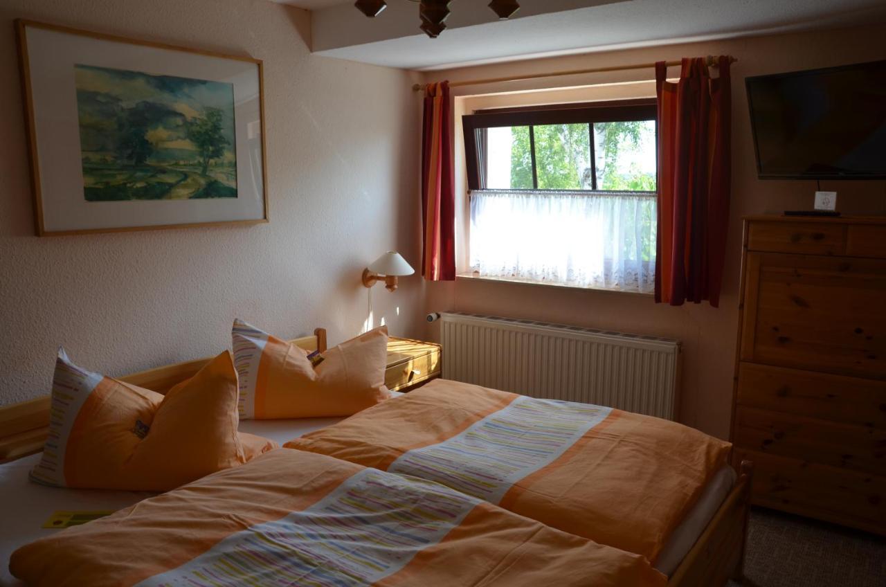 Hotel Garni & Oma'S Heuhotel 'Pension Zur Galerie' 바르비 외부 사진